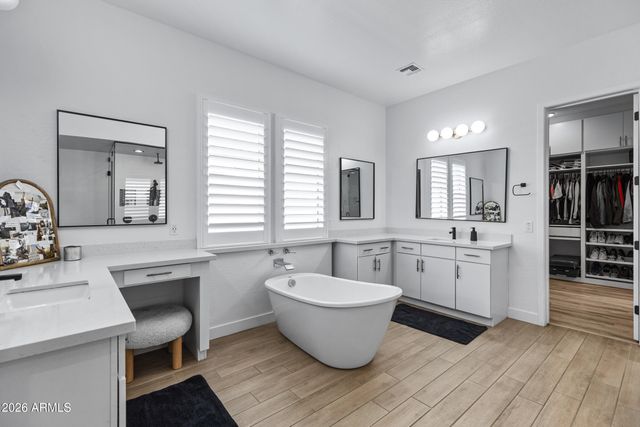2560 E THORNTON Court, Gilbert, AZ 85297