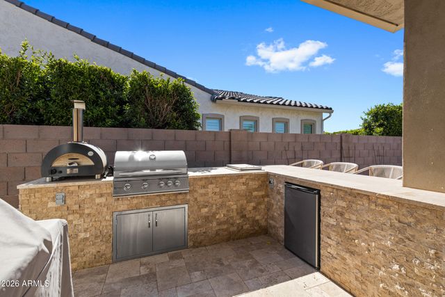 2560 E THORNTON Court, Gilbert, AZ 85297