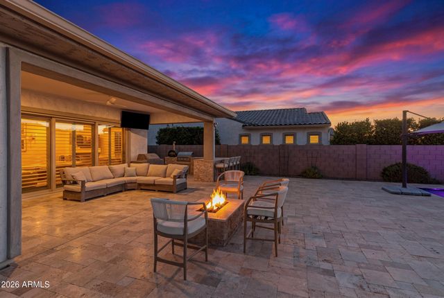 2560 E THORNTON Court, Gilbert, AZ 85297