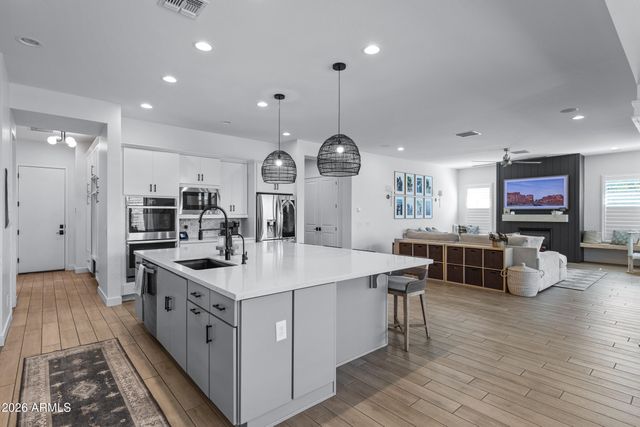 2560 E THORNTON Court, Gilbert, AZ 85297