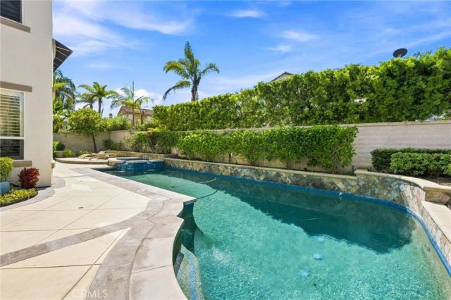 6416 Setting Sun Drive, Huntington Beach, CA 92648