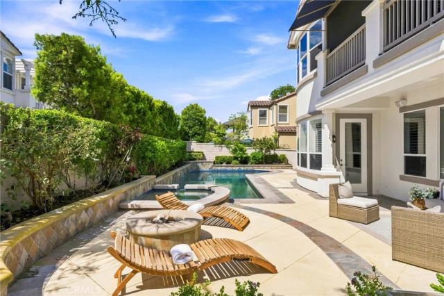 6416 Setting Sun Drive, Huntington Beach, CA 92648