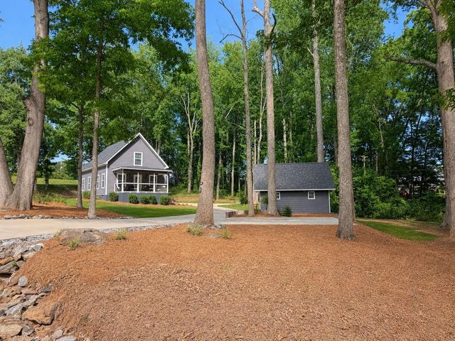 198 Walden Circle, Fairforest, SC 29301