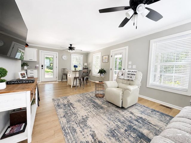 198 Walden Circle, Fairforest, SC 29301