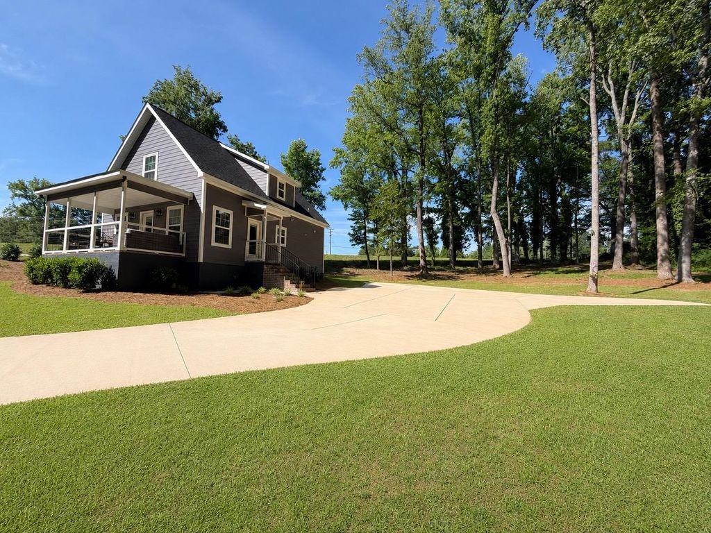 198 Walden Circle, Fairforest, SC 29301
