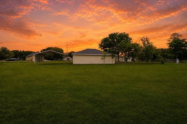 1510 Avenue K, Danbury, TX 77534