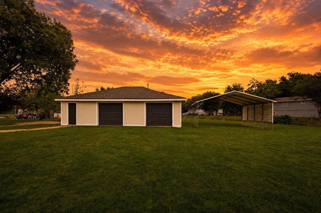 1510 Avenue K, Danbury, TX 77534