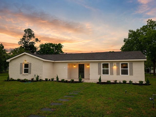 1510 Avenue K, Danbury, TX 77534