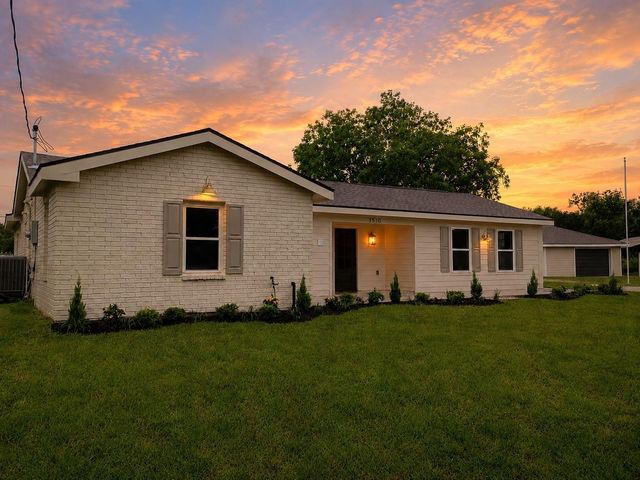 1510 Avenue K, Danbury, TX 77534