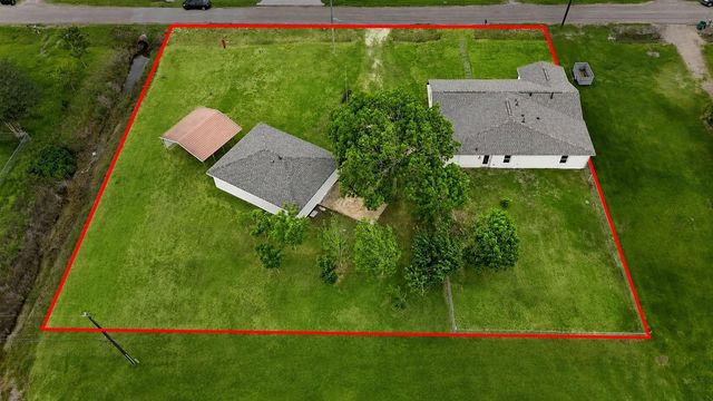 1510 Avenue K, Danbury, TX 77534