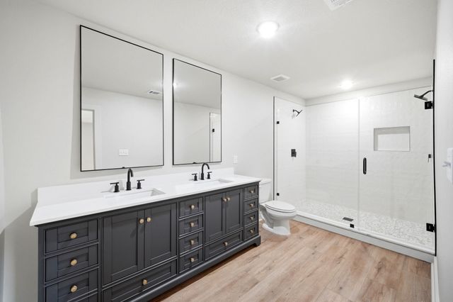 1510 Avenue K, Danbury, TX 77534