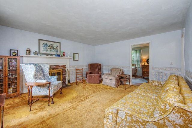 8 Sullivan Avenue, Salem, NH 03079