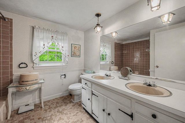8 Sullivan Avenue, Salem, NH 03079
