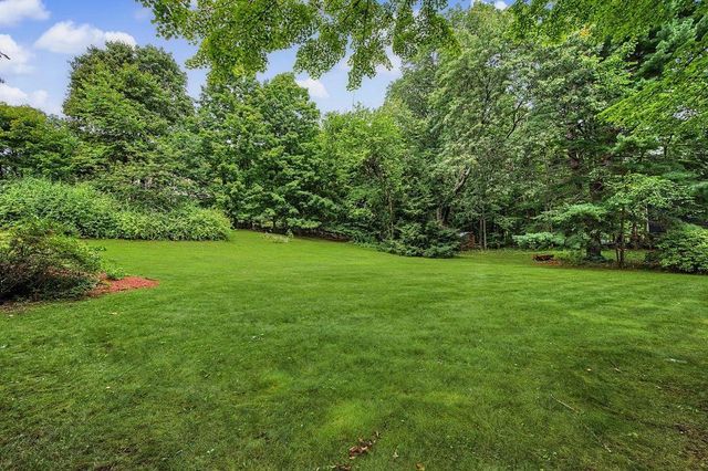 8 Sullivan Avenue, Salem, NH 03079