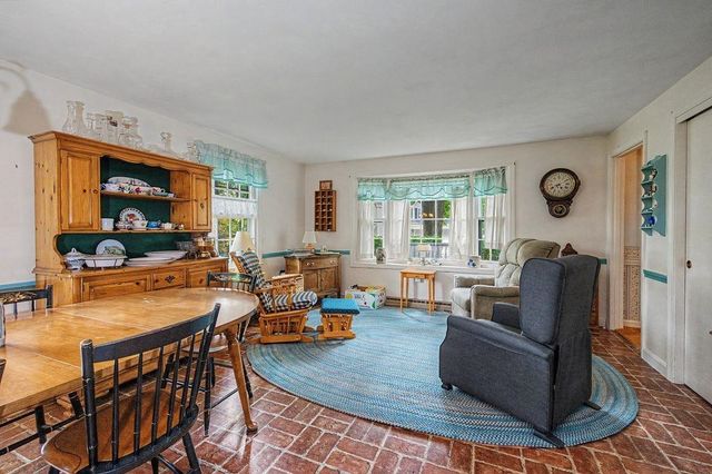 8 Sullivan Avenue, Salem, NH 03079