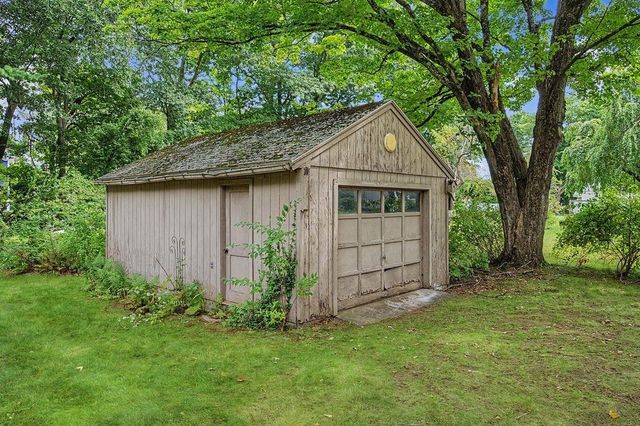 8 Sullivan Avenue, Salem, NH 03079
