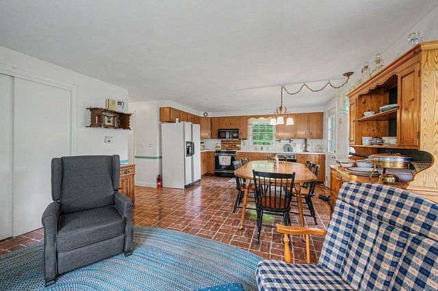 8 Sullivan Avenue, Salem, NH 03079