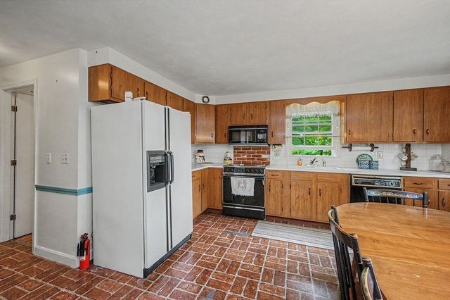 8 Sullivan Avenue, Salem, NH 03079