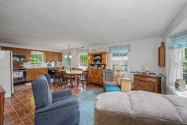 8 Sullivan Avenue, Salem, NH 03079