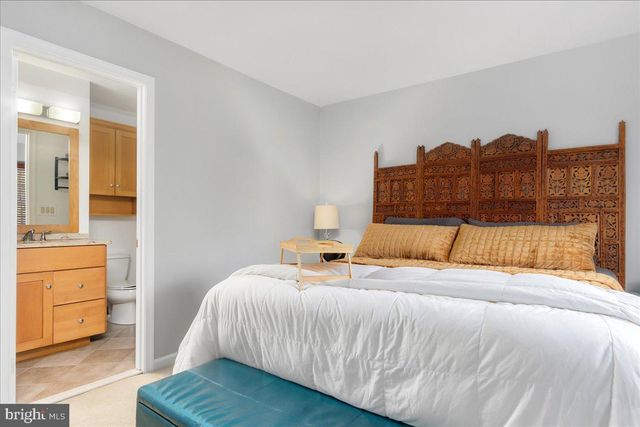 1015 LINDSAY LN, Hagerstown, MD 21742