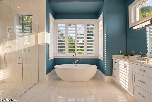 185 North Lake DR, Naples, FL 34102
