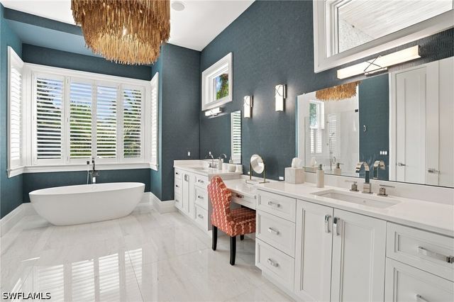 185 North Lake DR, Naples, FL 34102