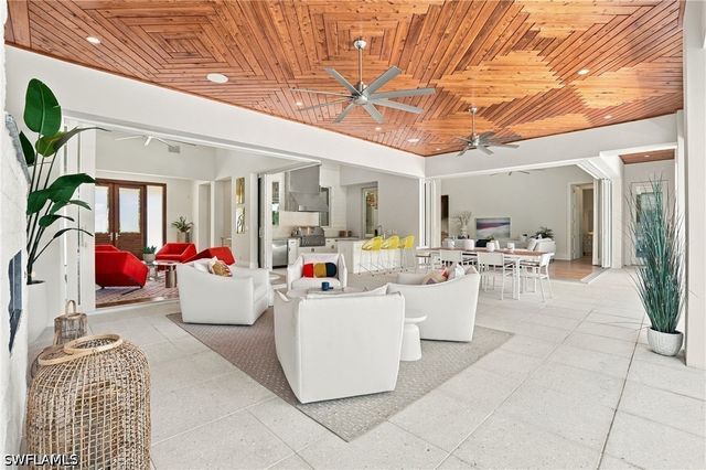 185 North Lake DR, Naples, FL 34102