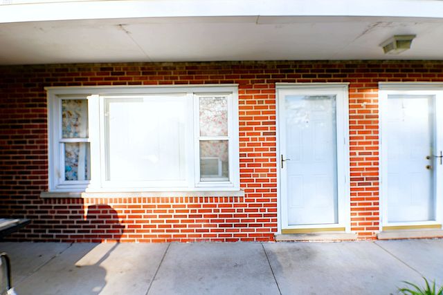 1109 Holiday Lane 2, Des Plaines, IL 60016