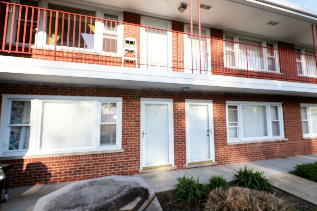 1109 Holiday Lane 2, Des Plaines, IL 60016