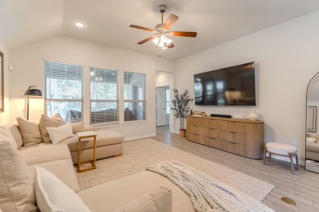 130 Pioneer Canyon Place, Tomball, TX 77375