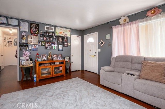 1017 W Avenue H8, Lancaster, CA 93534