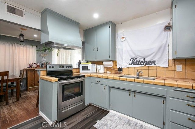 1017 W Avenue H8, Lancaster, CA 93534