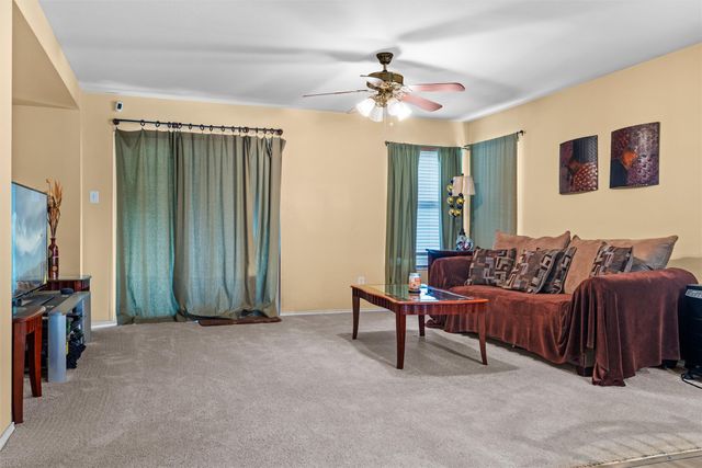 424 Summer Tree Drive, Hutchins, TX 75141