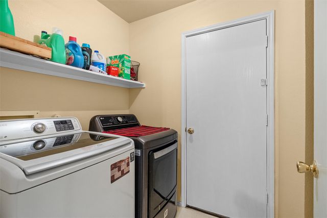 424 Summer Tree Drive, Hutchins, TX 75141
