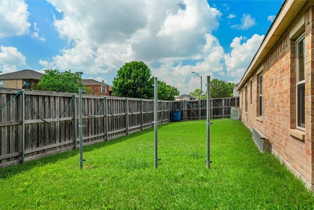 424 Summer Tree Drive, Hutchins, TX 75141