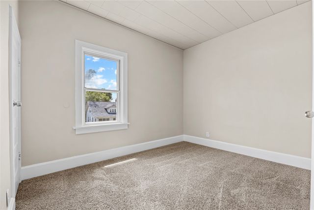 3106 4th Street, Des Moines, IA 50313