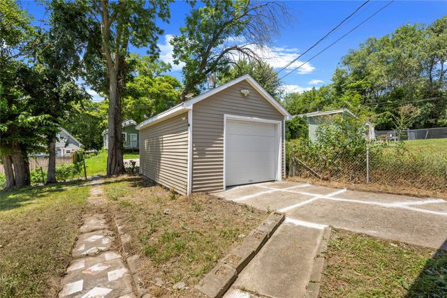 3106 4th Street, Des Moines, IA 50313