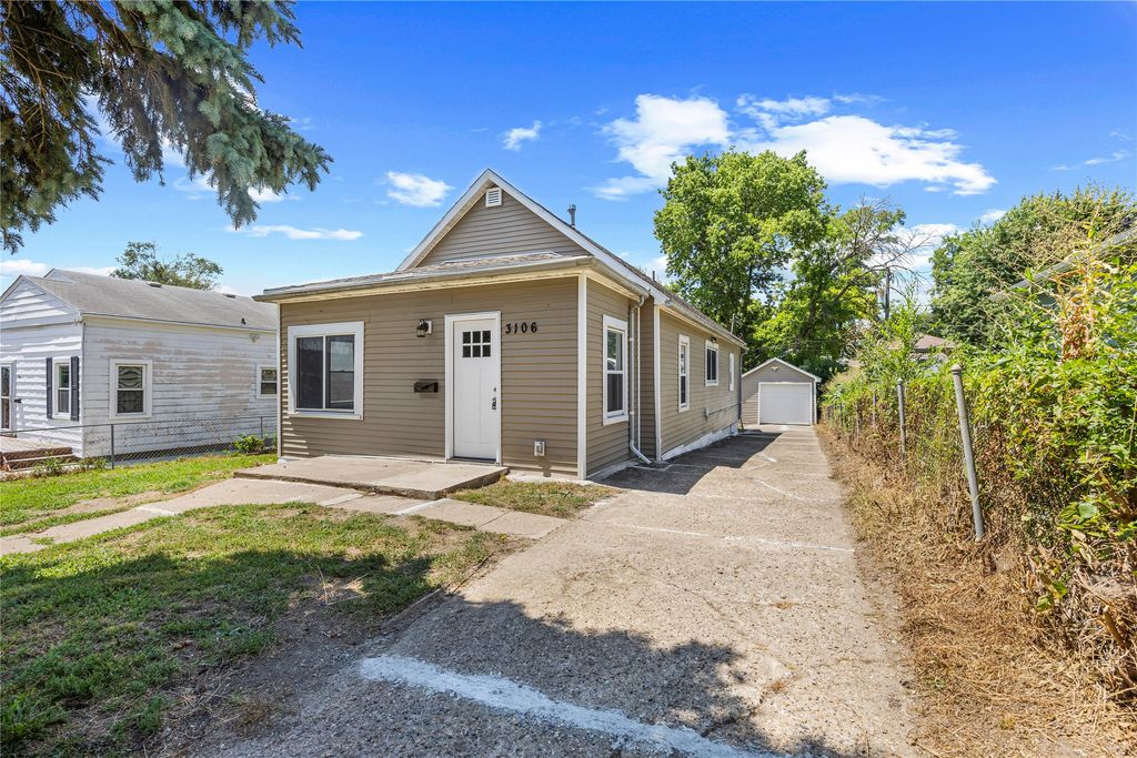3106 4th Street, Des Moines, IA 50313