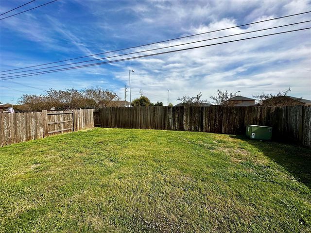 2711 Feather Green Trail, Fresno, TX 77545