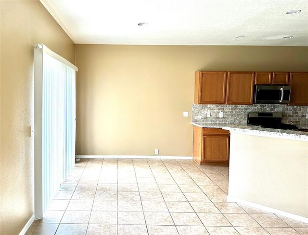 2711 Feather Green Trail, Fresno, TX 77545