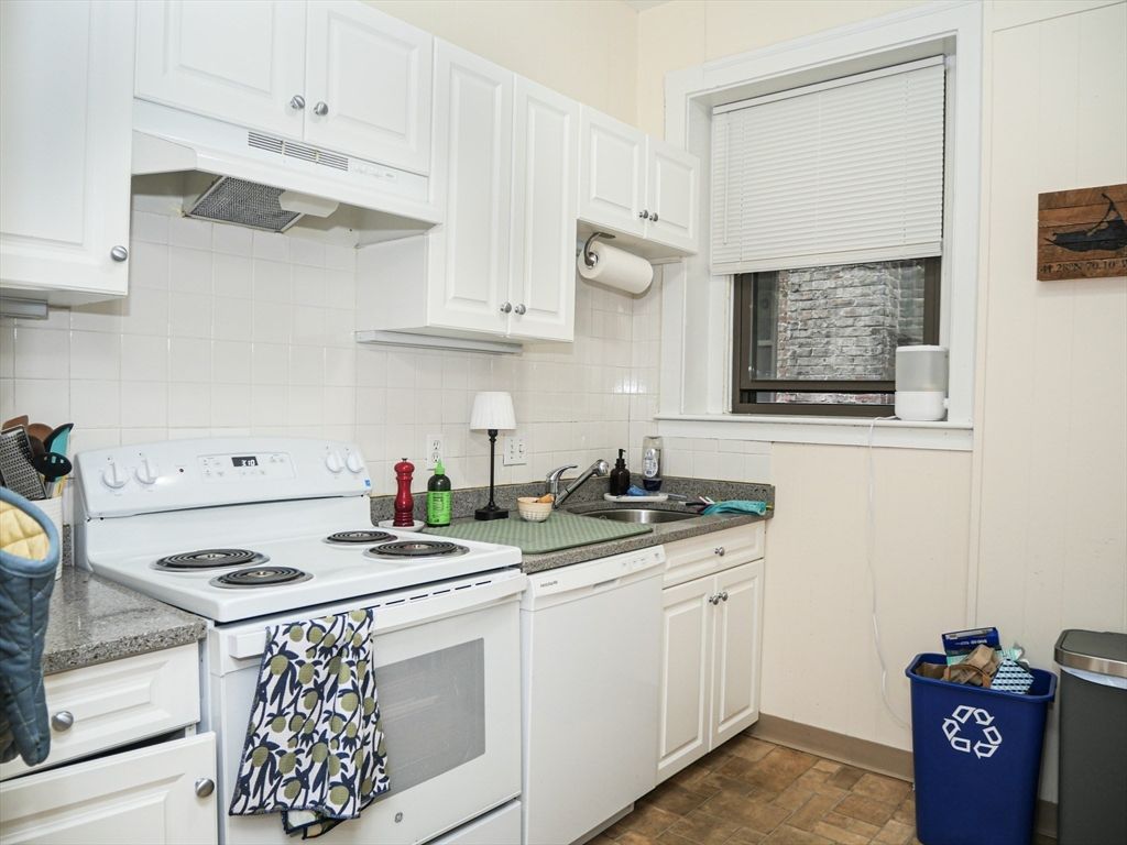 1386 Beacon 2, Brookline, MA 02446