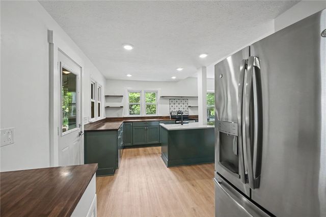 1180 E Shoop Road, Tipp City, OH 45371