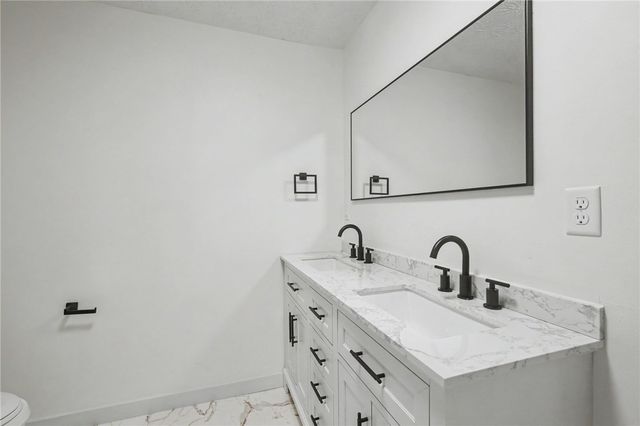 1180 E Shoop Road, Tipp City, OH 45371
