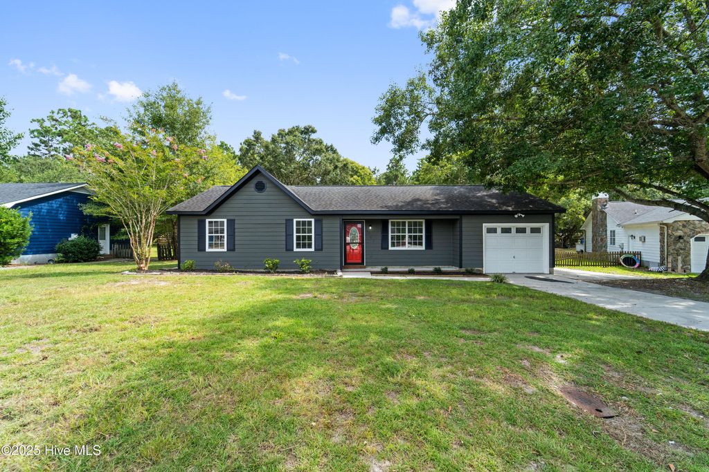 605 Calabash Drive, Hubert, NC 28539