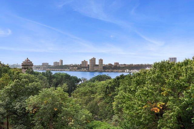 194 Riverside Dr Apt 7D, New York City, NY 10025