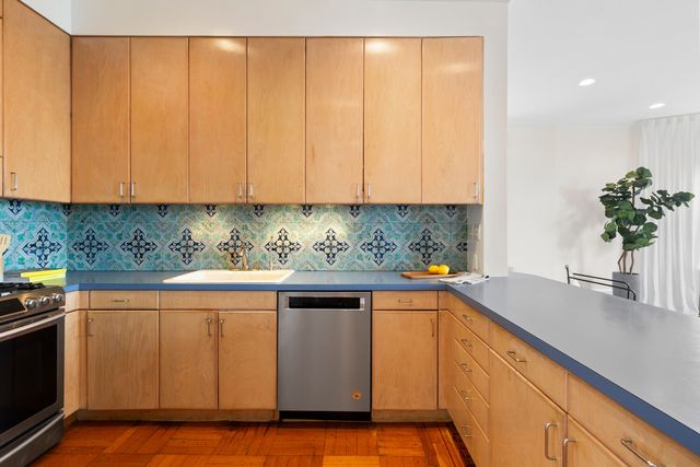 194 Riverside Dr Apt 7D, New York City, NY 10025