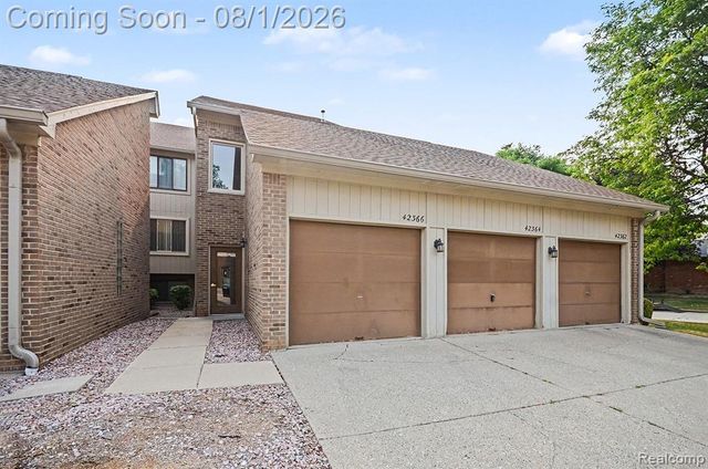 42366 Lochmoor Street, Clinton Township, MI 48038