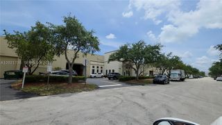 10420 NW 37th Ter, Doral, FL 33178