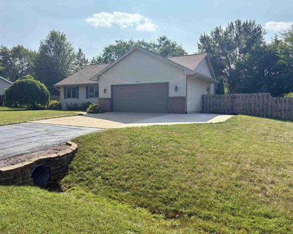 N9631 Emerald Lane, Appleton, WI 54915
