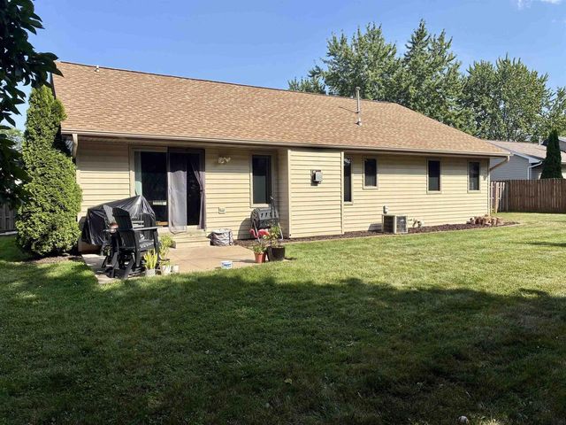 N9631 Emerald Lane, Appleton, WI 54915